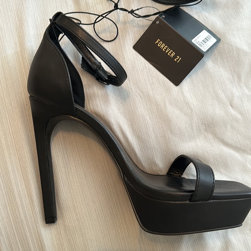 Black open-toed heels - Forever 21